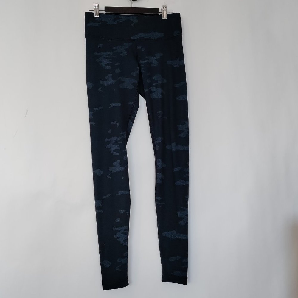 Lululemon Size 6 Leggings Blue Black Camo Print